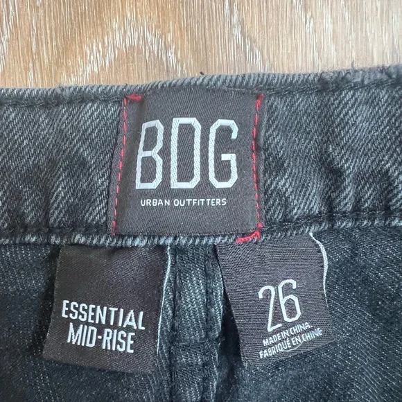 Urban Outfitters/BDG Mid-Rise Distressed Black Denim Shorts - Picture 4 of 4
